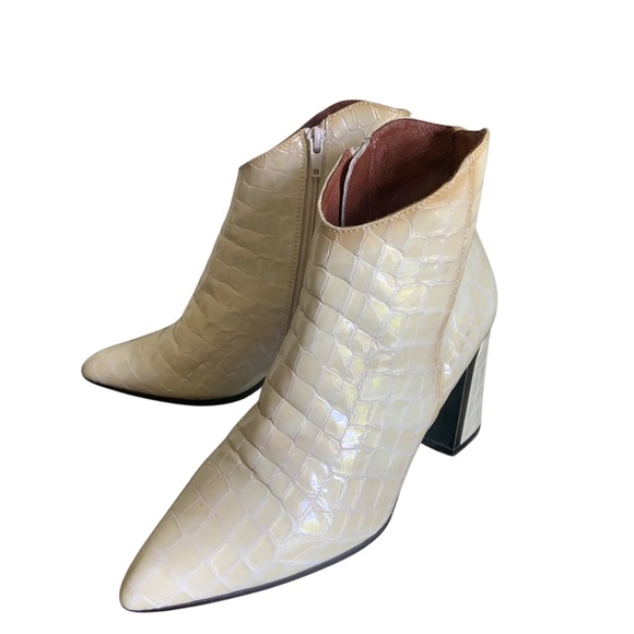 Hispanitas Cream Croc-Embossed Leather Ankle Boots. EU 37 (US 6.5) - Picture 3 of 9